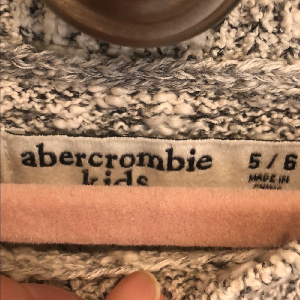 2 Abercrombie kids cold shoulder sweaters - Picture 3 of 7